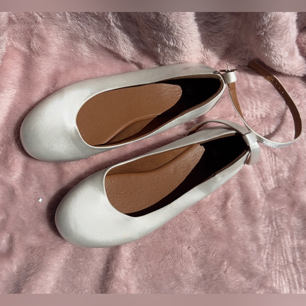 White Suede Flats | Girls 6 | Thanksgiving dinner & Christmas Day Ready - Picture 2 of 4